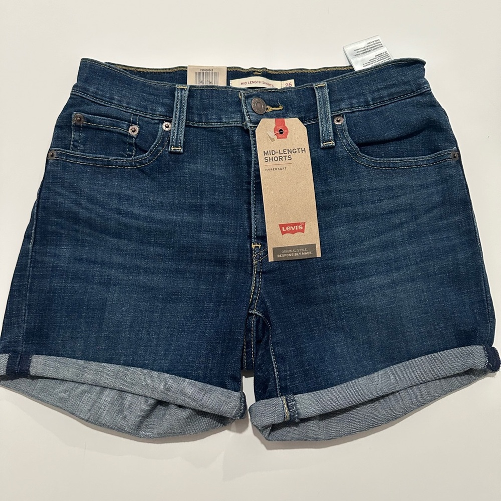 LEVIS-MID-LENGTH SHORTS size 2 - W26